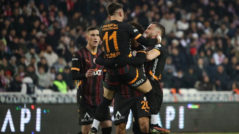 Nihat Kahveci gergin geçen maç sonrası bombayı patlattı: Birileri bir tuşa bastı bak bu ülkede!