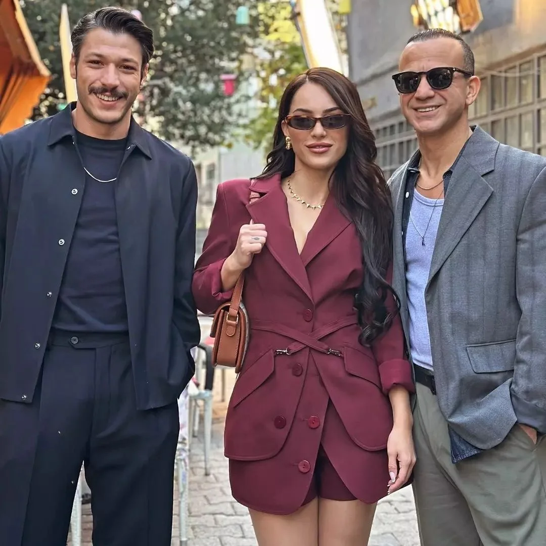 İnci Taneleri setinde aşk bombası! Rıza Kocaoğlu ve Sera Kutlubey after partide dudak dudağa görüldü