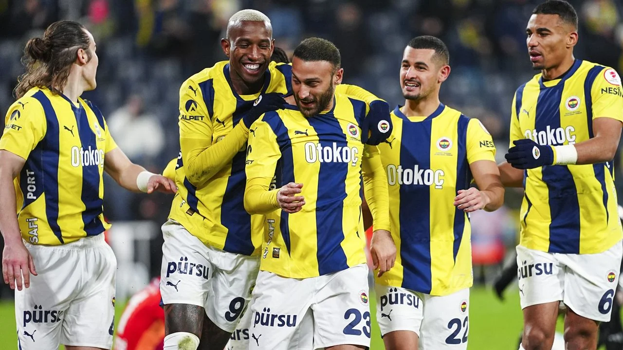 Fenerbahçe'nin UEFA Avrupa Ligi'ne eklediği 3 isim belli oldu! Diego Carlos listede yer almadı