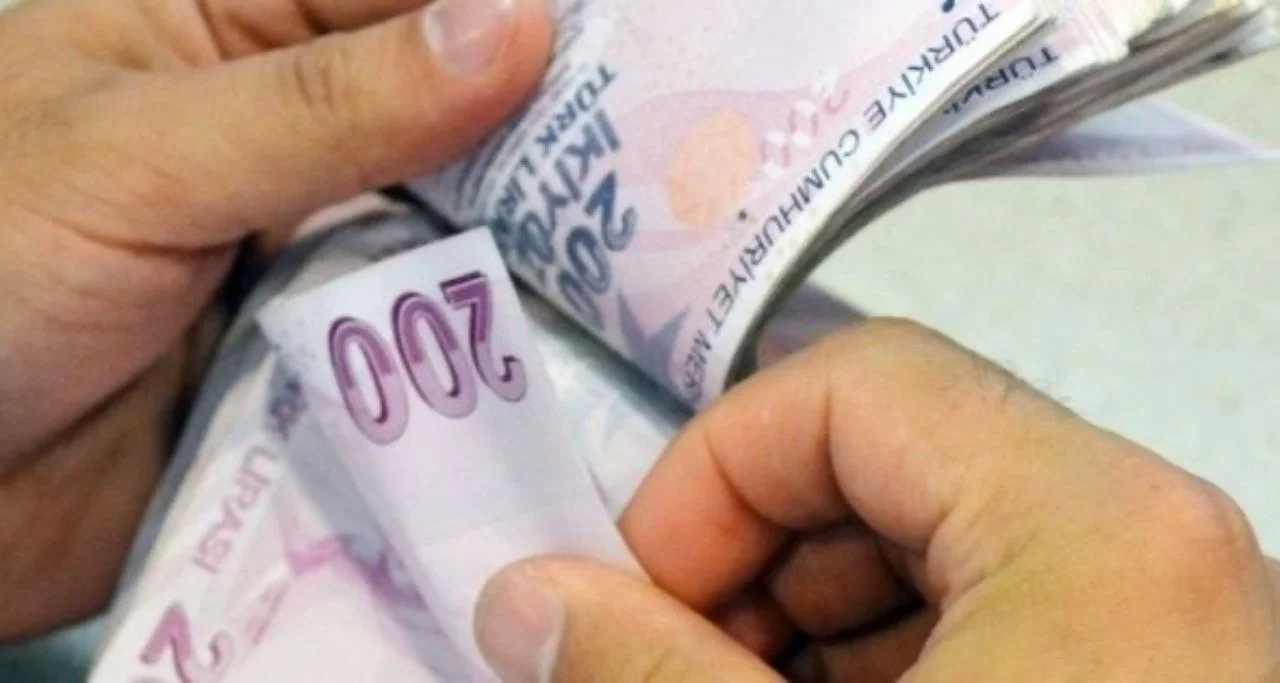 SGK duyurdu! Emeklilerin zam farkı ödemelerinde tarih netleşti