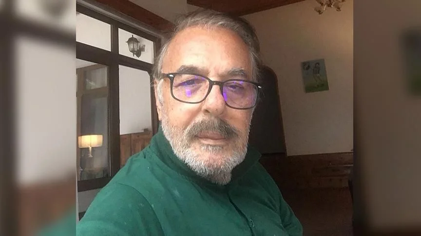 Adana'da Ferdi Tayfur için anma töreni düzenlendi! Hayranları hep birlikte 'Hatıran Yeter' şarkısını söyledi