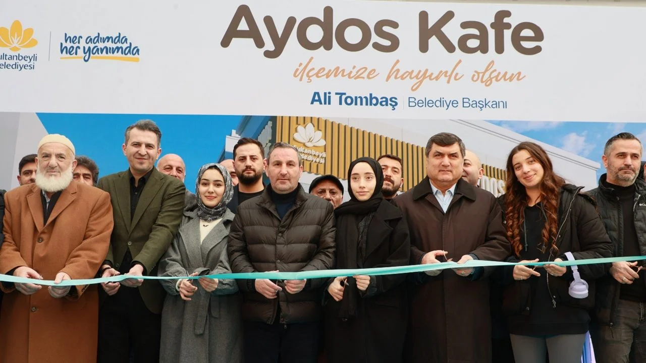 Sultanbeyli’de Aydos Kafe açıldı, ilk kahveleri Başkan Ali Tombaş ikram etti