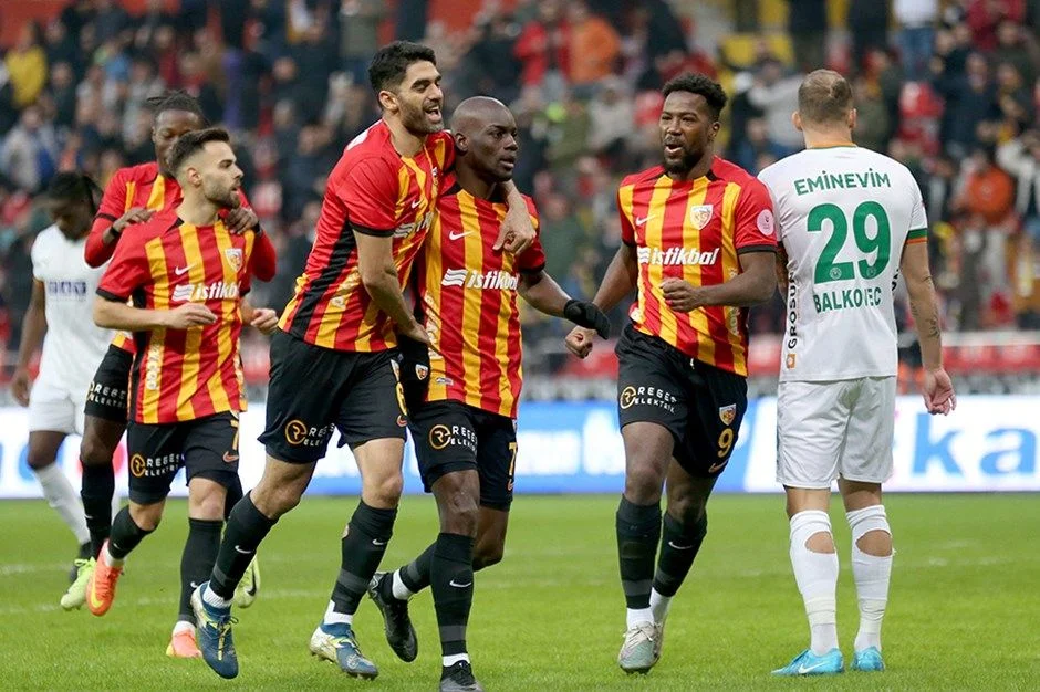 Süper Lig şampiyonu belirlendi! Yapay zeka puan farkını bile hesapladı...