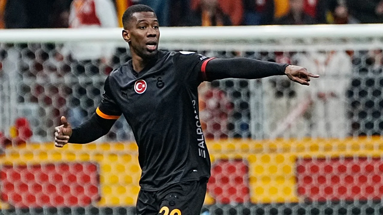 Galatasaray'da Carlos Cuesta ve Elias Jelert'e çok ağır sözler: "Bu adamları çok aradınız mı? Büyük takımda oynayacak kapasiteleri yok"
