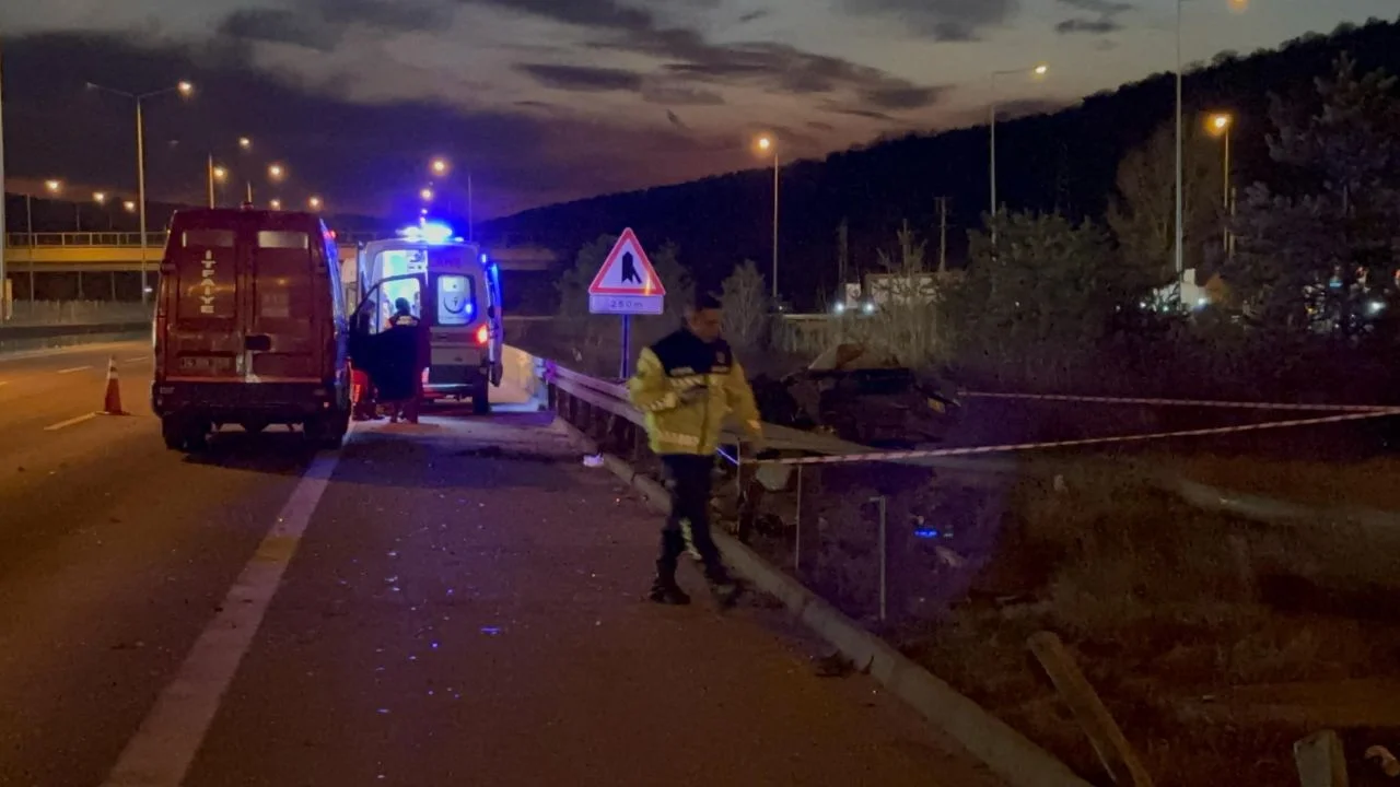 TEM Otoyolu'nun Bolu geçişinde feci kaza! TOFAŞ kağıt gibi ezildi: 3 ölü