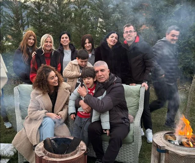 Özcan Deniz, kavgalı olmadığı aile üyeleriyle bir araya geldi
