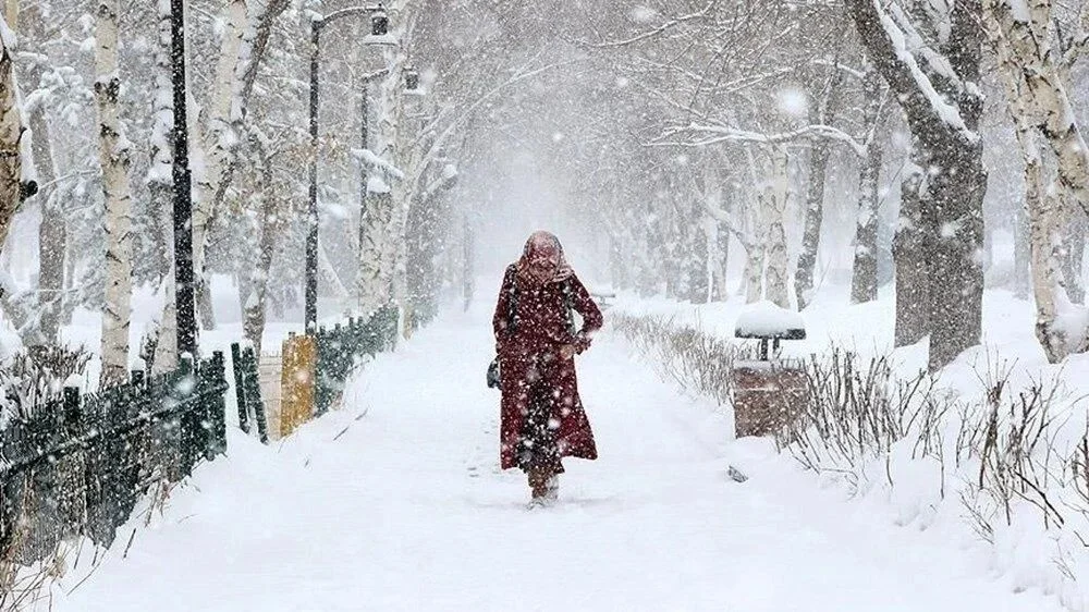 Türkiye'de hava ters köşe yapacak: Hafta sonu yaz, çarşamba ayaz! İstanbul'a sulu kar geliyor...