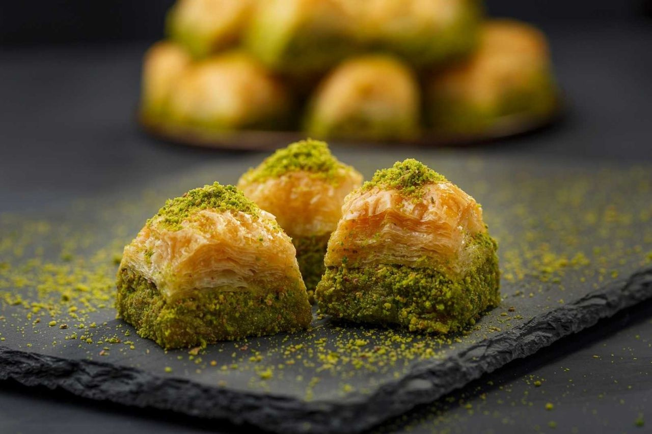 Bayram öncesi hileli baklava uyarısı! Fıstık yerine ıspanak kullanıyorlar