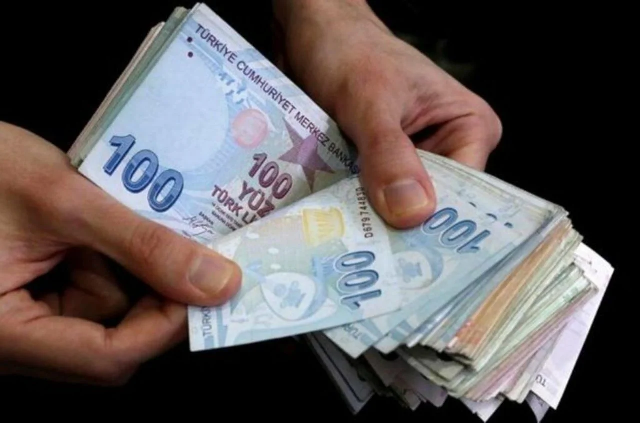 Emeklilerin fark ödemeleri bugün hesaplarda
