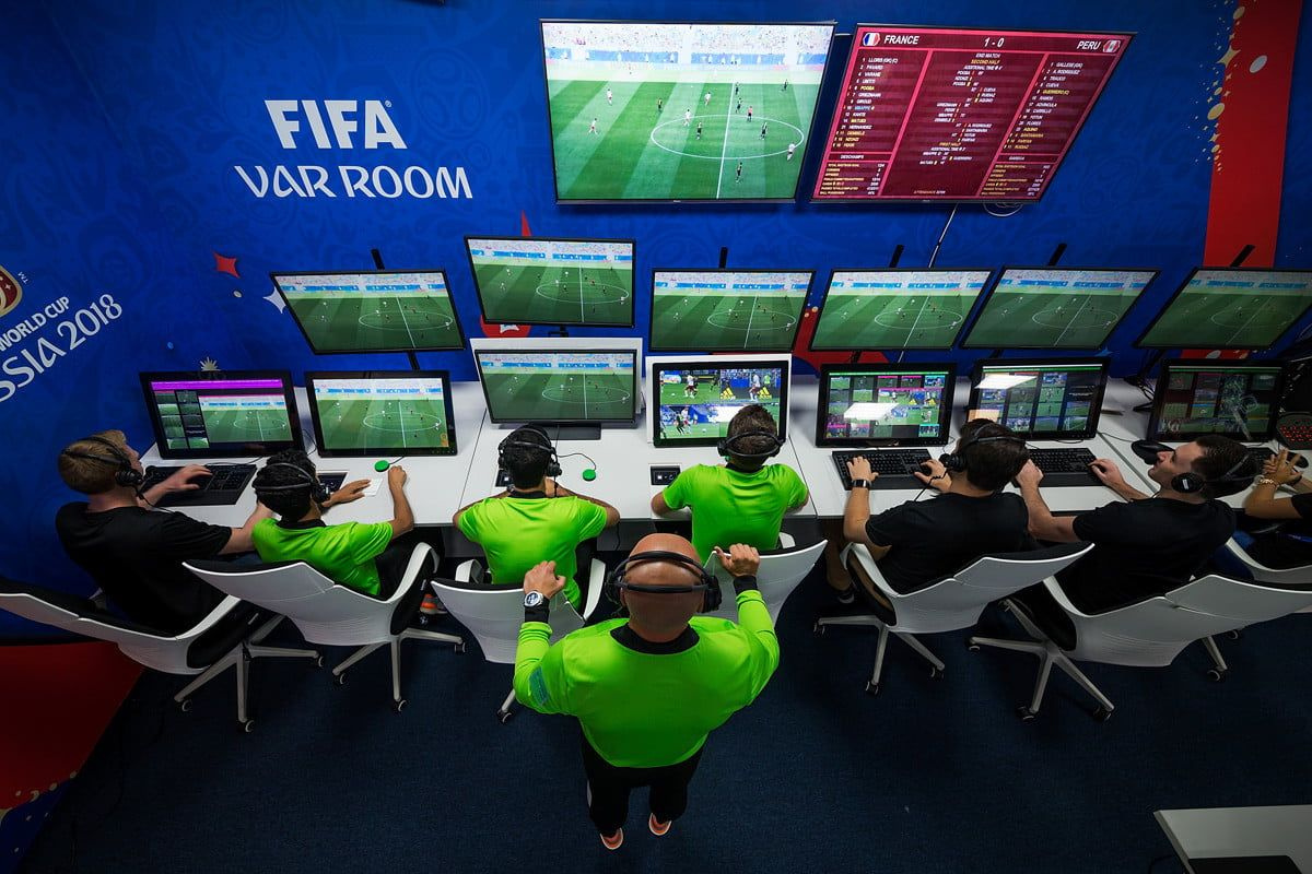 VAR'da görülmemiş skandal! Hakemler maç içinde canlı bahis oynarken yakalandı