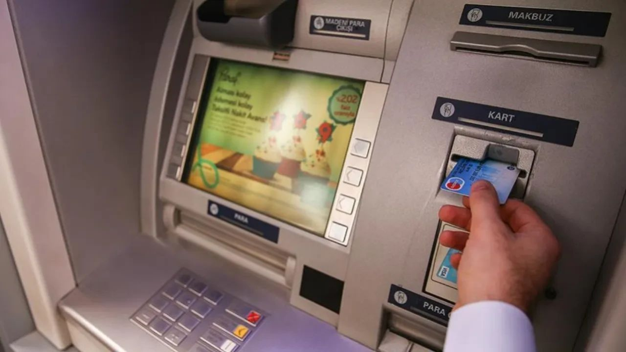 O iddialar asılsız çıktı! 20 bin TL altındaki nakit çekimler sadece ATM'lerden mi yapılacak?