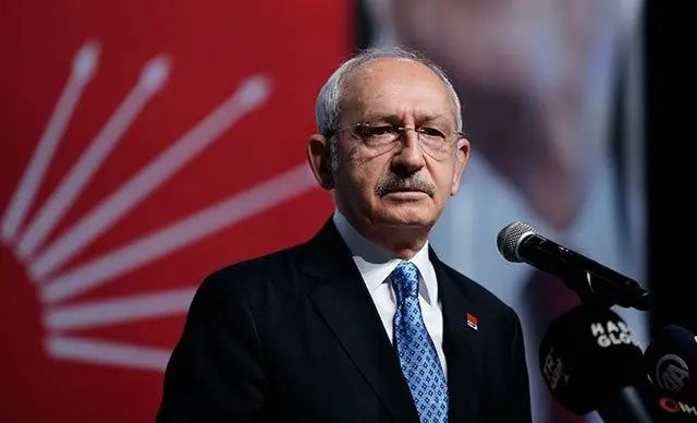 CHP'de olağanüstü kurultay günü! Üçlü düello: Özgür Özel, Ümit Uysal ve Berhan Şimşek genel başkanlık için yarışacak...