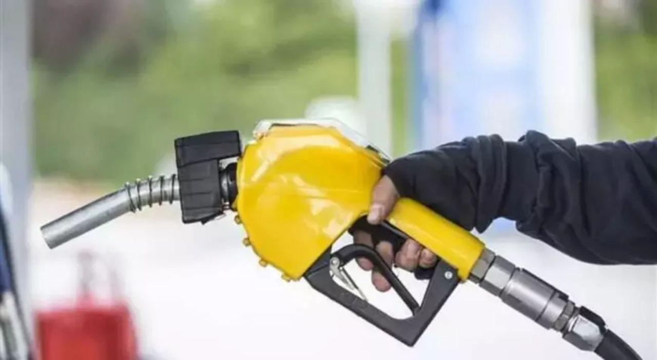 Akaryakıta peş peşe indirim! Şimdi de benzine indirim geliyor