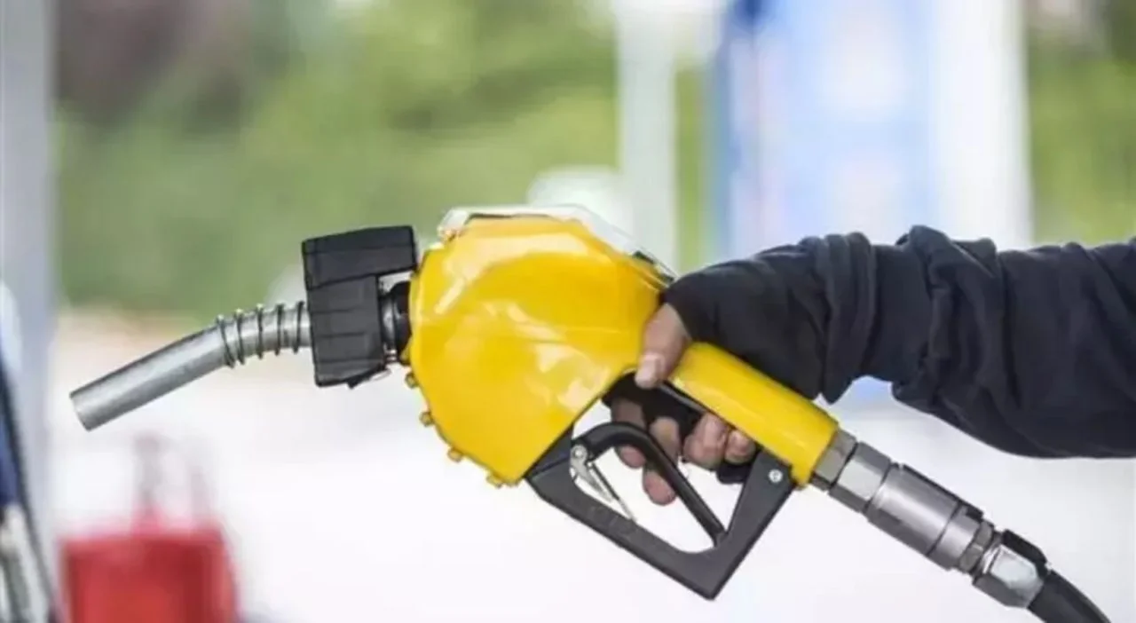 Akaryakıta peş peşe indirim! Şimdi de benzine indirim geliyor