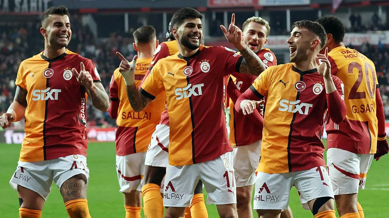 Aynı hakem, iki farklı karar! Galatasaray'ın verilmeyen penaltısının gizli kahramanı VAR hakemi Tomasz Kwiatkowski