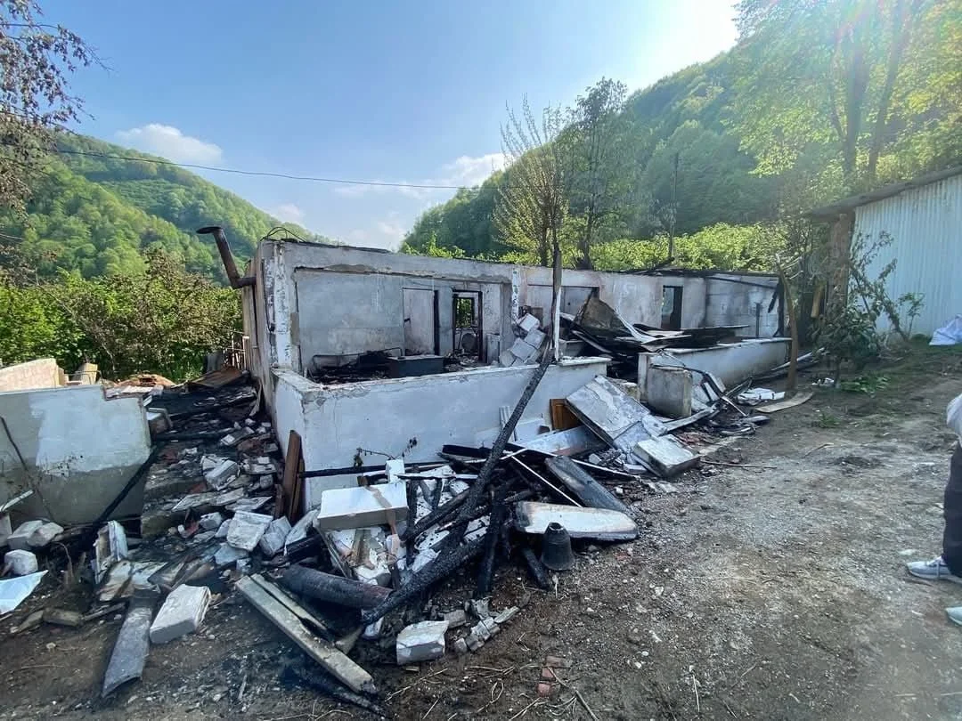 Sakarya’da korkutan yangın: Tek katlı ev küle döndü