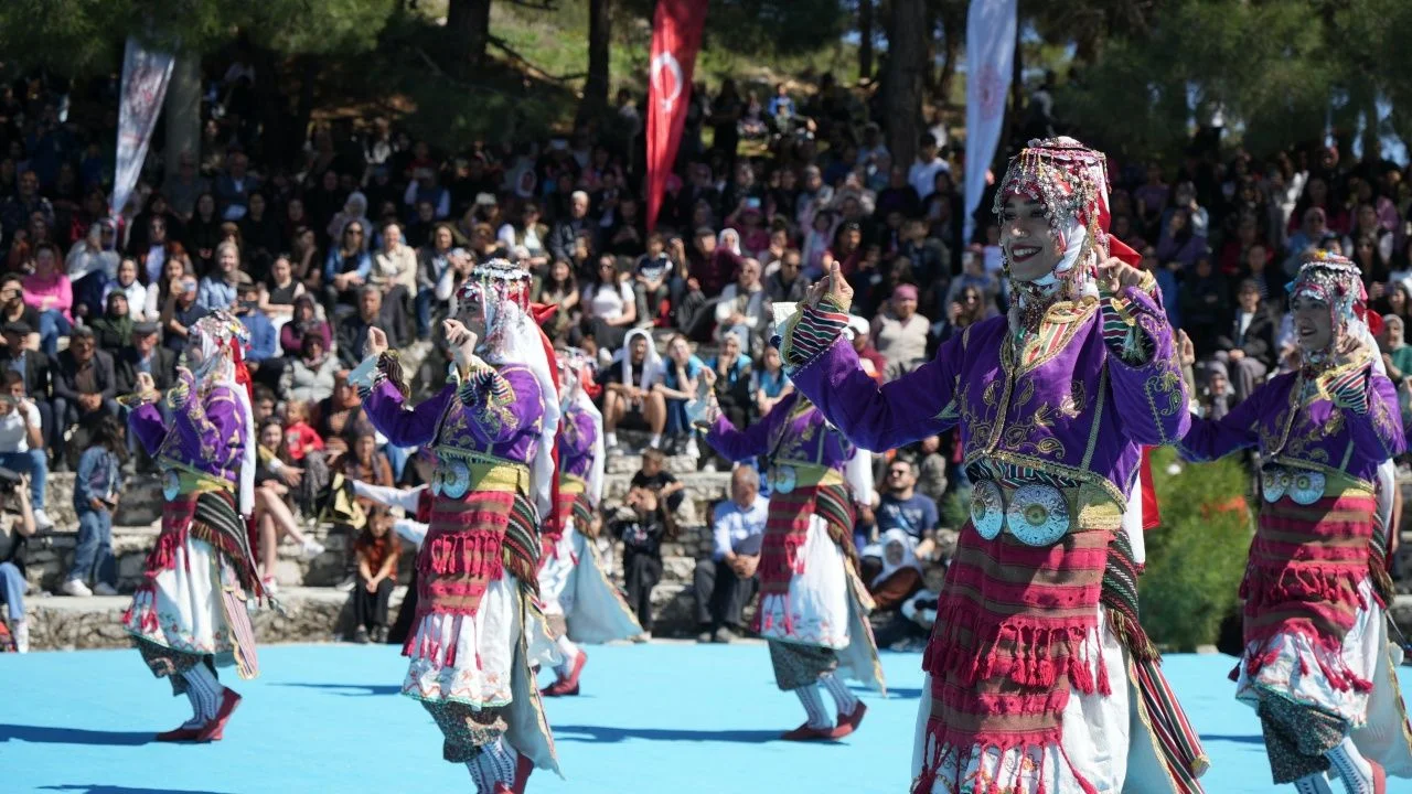 Burdur’da Yörük Şenliği coşkusu: Davullar çaldı, keşkekler dövüldü