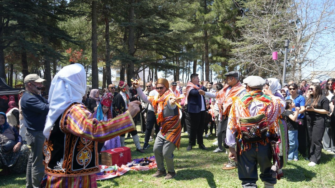 Burdur’da Yörük Şenliği coşkusu: Davullar çaldı, keşkekler dövüldü