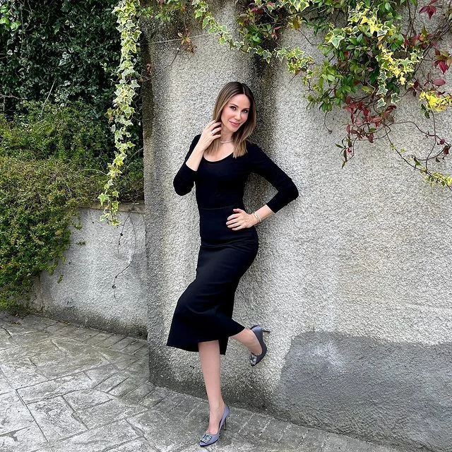Demet Şener'den yeni imaj! Kahküllü saç modeliyle dikkat çekti