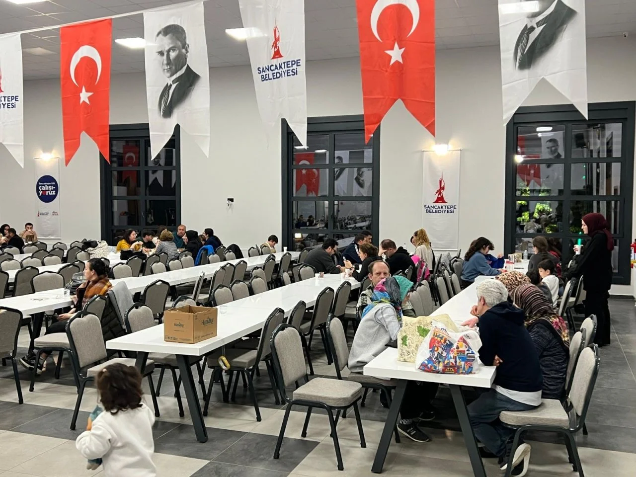 Sancaktepe Belediyesi depremzedelerin yanında! Tesisler açıldı, sıcak ikramlar dağıtıldı