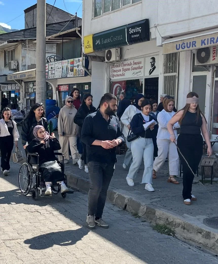 Artvin’de yürekleri ısıtan etkinlik! Öğrenciler engelli bireylerin yaşamına empatiyle dokundu