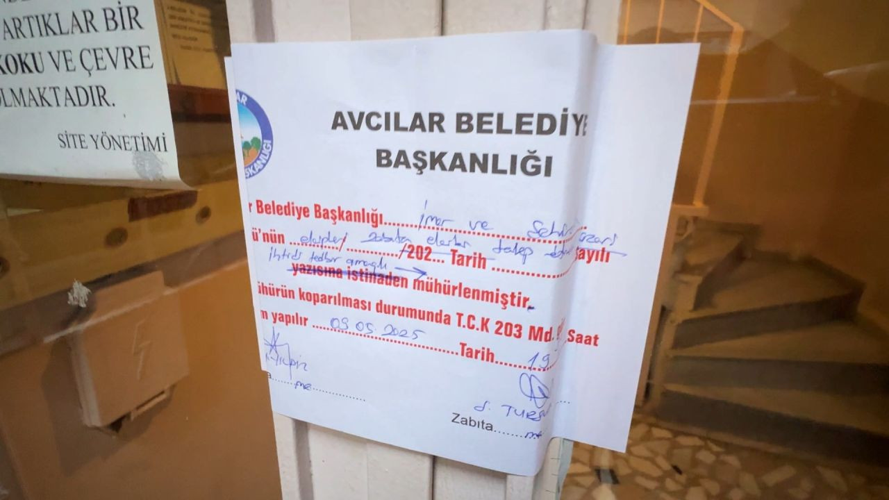 Avcılar'da 40 yıllık sitedeki binalar çürük çıktı, apar topar tahliye edilip mühürlendi