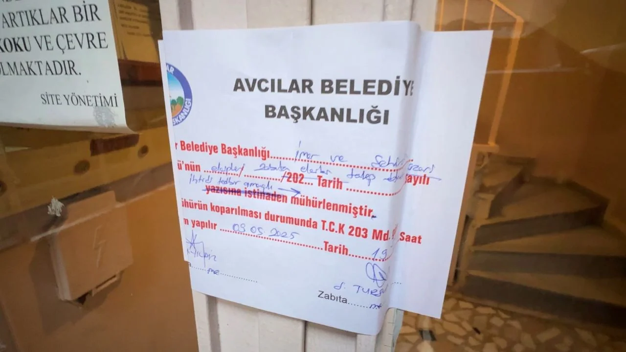 Avcılar'da 40 yıllık sitedeki binalar çürük çıktı, apar topar tahliye edilip mühürlendi