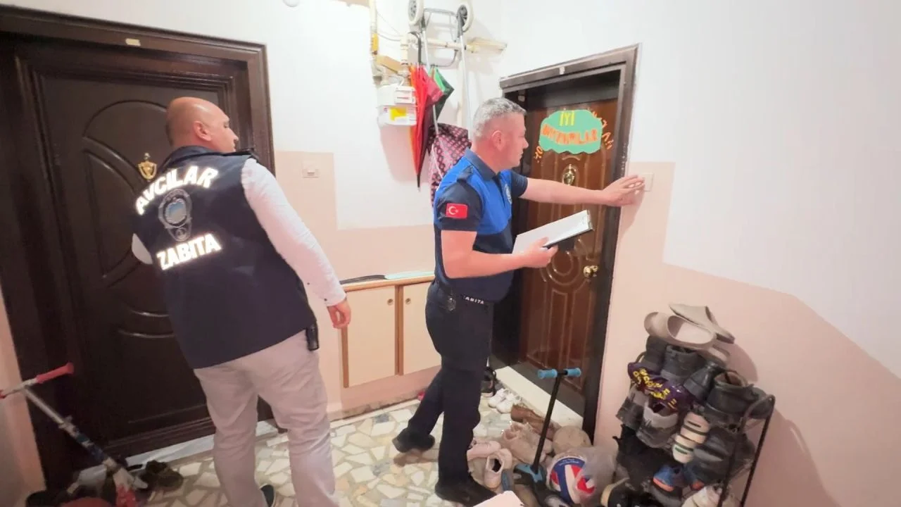 Avcılar'da 40 yıllık sitedeki binalar çürük çıktı, apar topar tahliye edilip mühürlendi