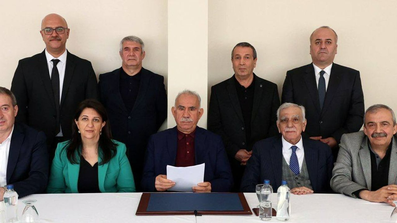 Öcalan’dan kritik mesaj! DEM Parti İmralı'dan çarpıcı mesajlarla döndü!