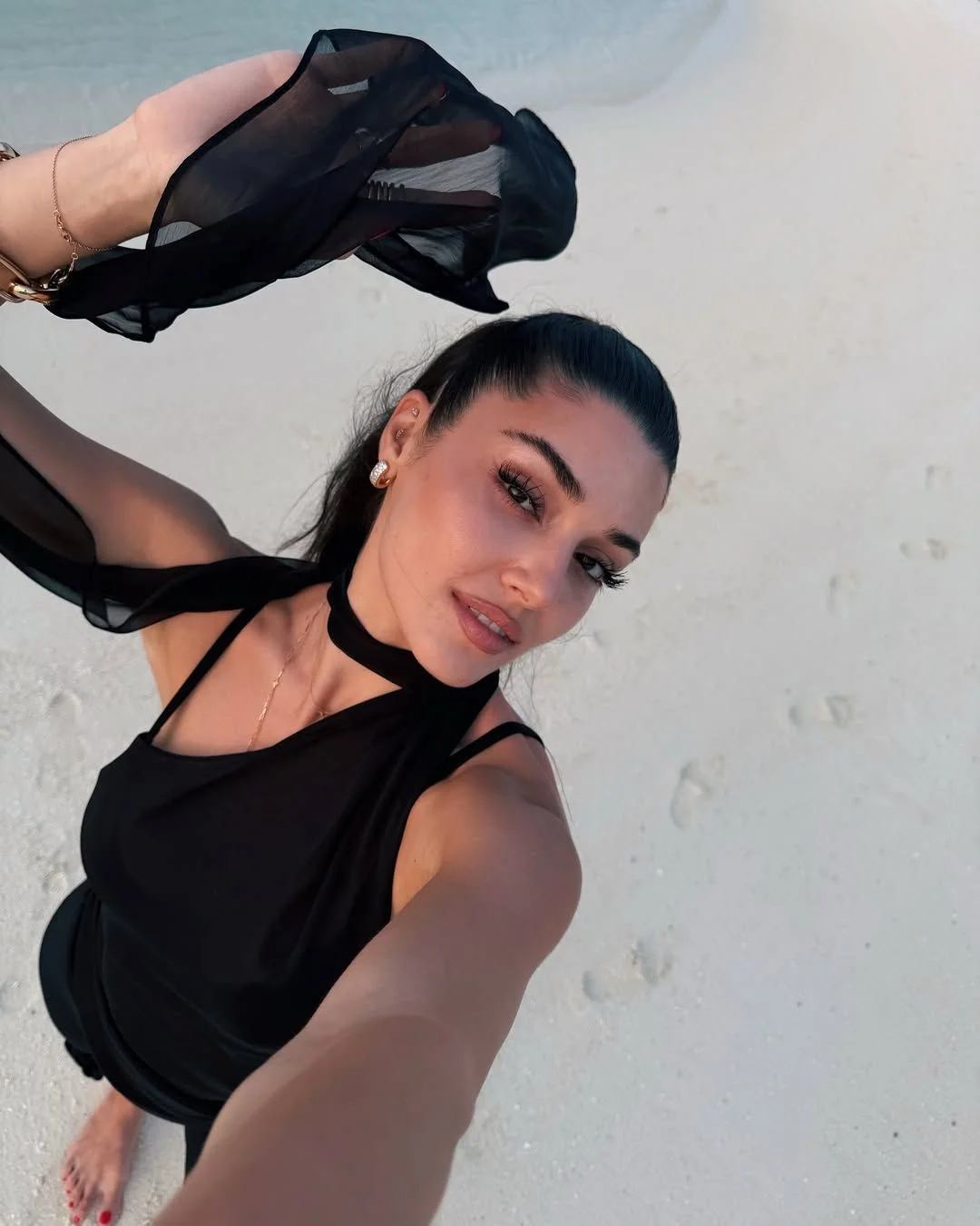 Hande Erçel’den Hakan Sabancı ile yeni aşk pozu!