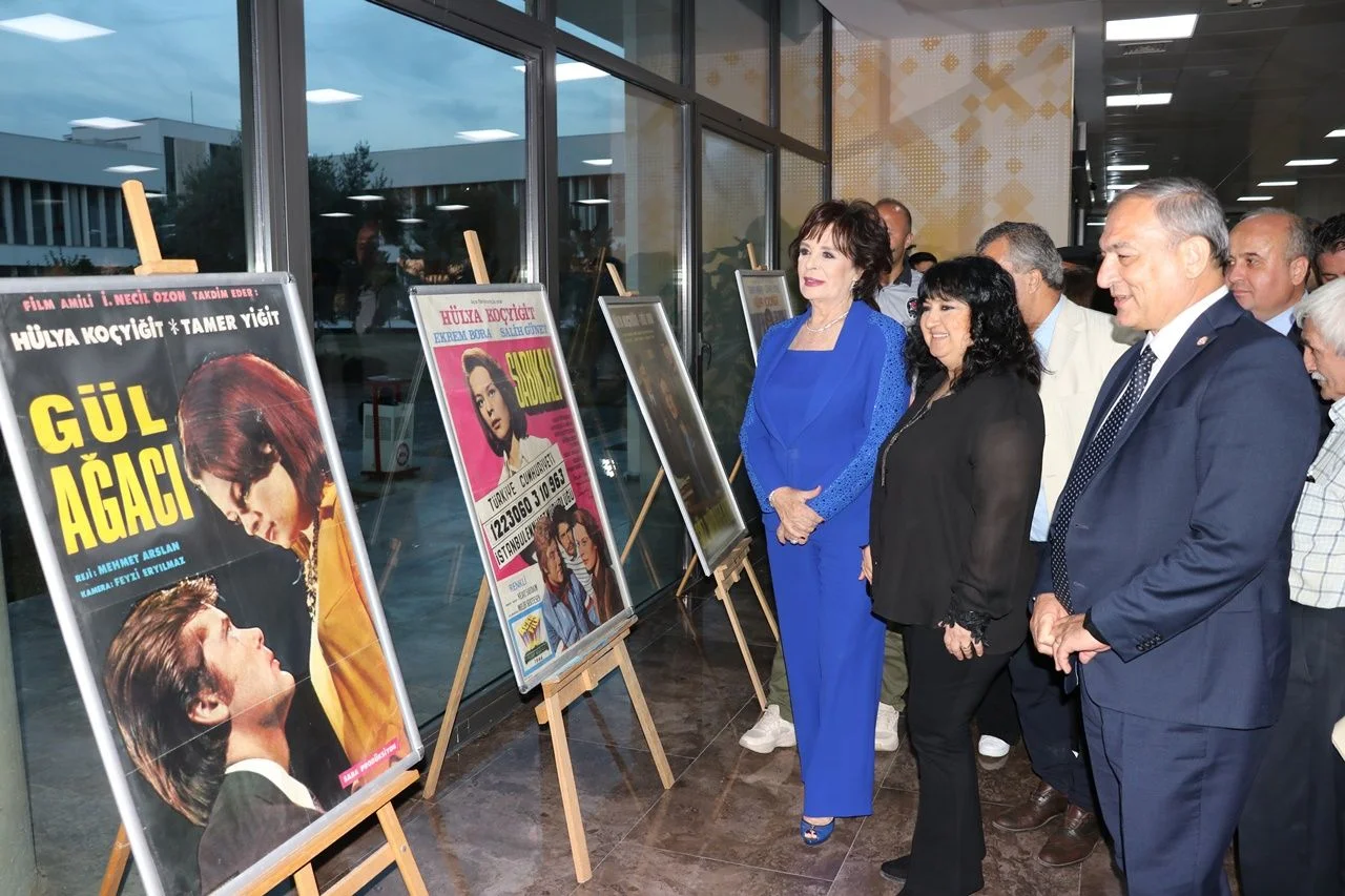 Hülya Koçyiğit’ten Adana’da gençlere ilham veren mesajlar: Bu ülkenin en büyük hazinesi sizsiniz