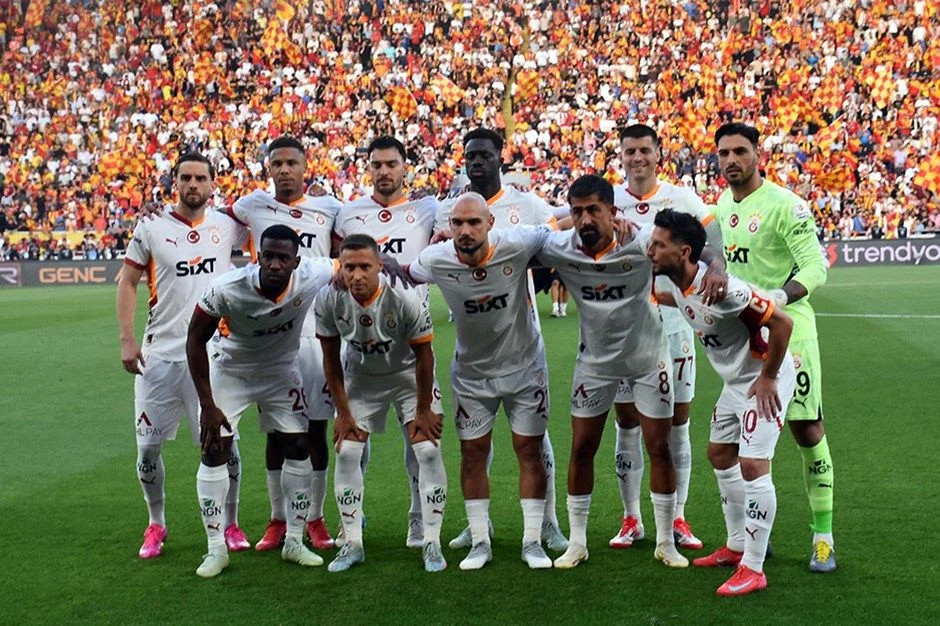 Tugay Kerimoğlu'dan yönetime çağrı: Galatasaray ikisini de takımda tutsun!