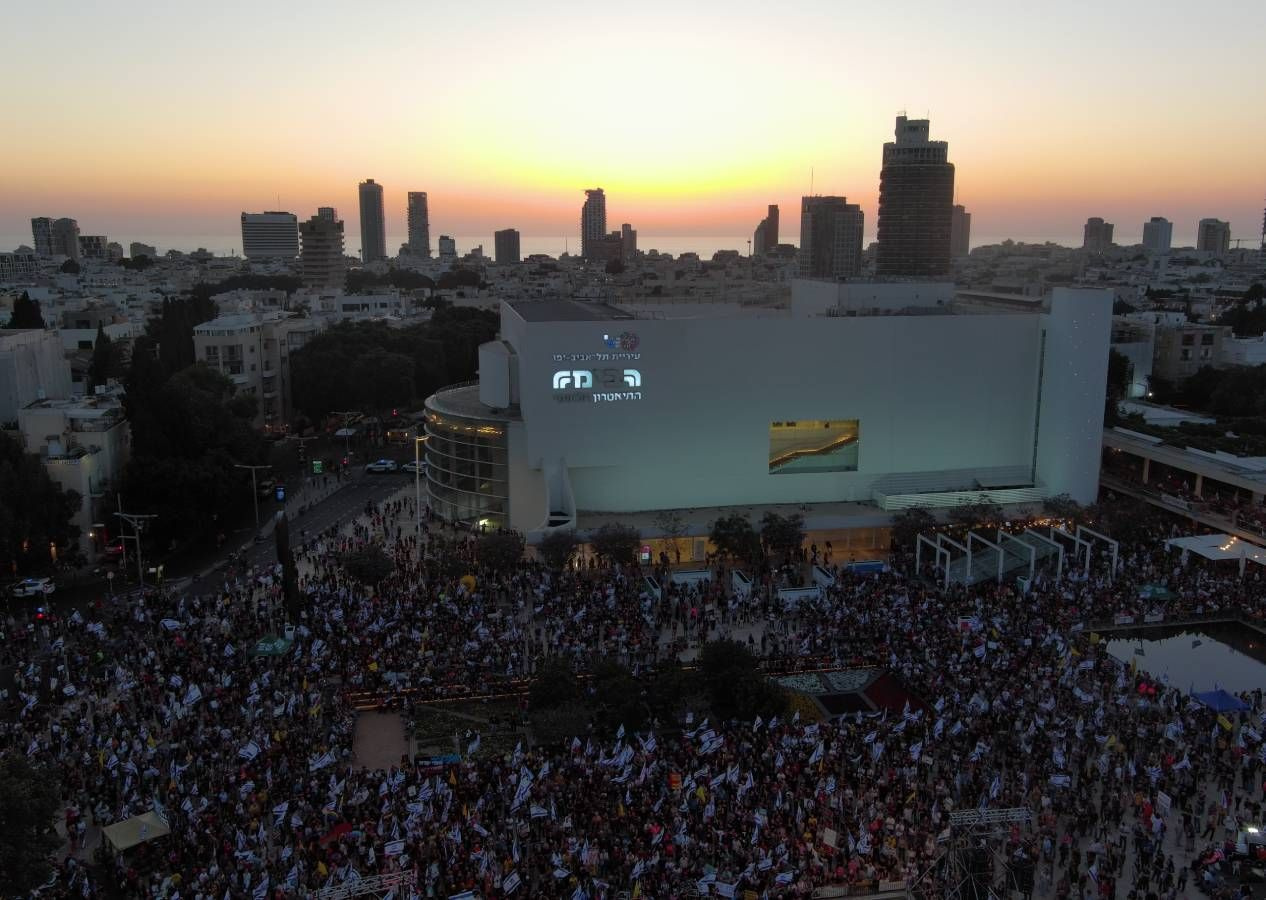Tel-Aviv'de binlerce kişi Gazze için sokağa döküldü: Katil Netanyahu işgali durdur