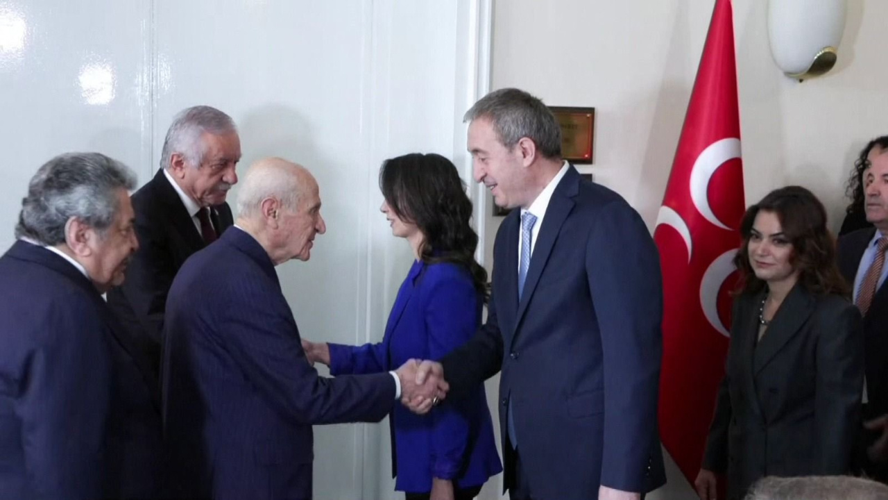 Meclis'te Terörsüz Türkiye zirvesi: Devlet Bahçeli heyeti kapıda karşıladı! DEM Parti-MHP görüşmesi sona erdi!