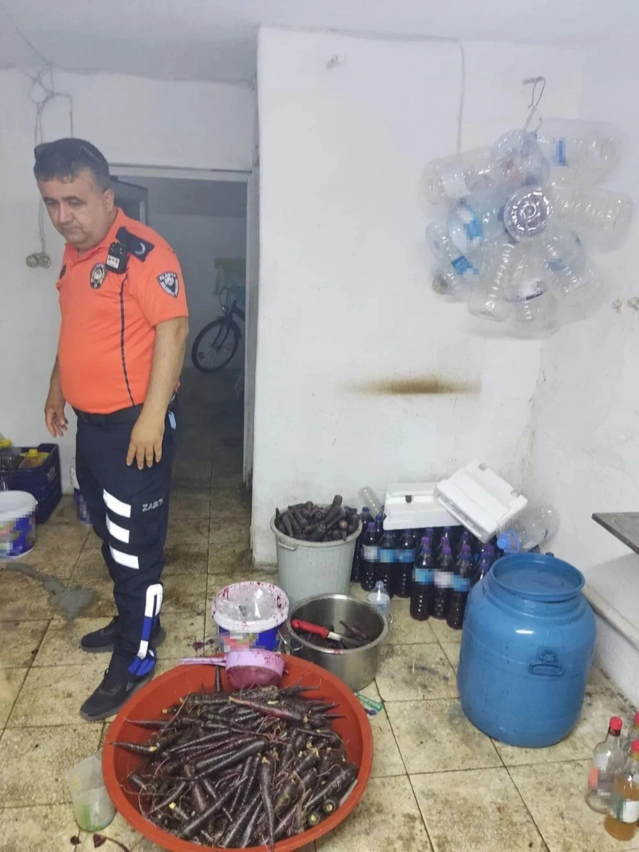 Mide bulandıran görüntüler! Alanya’da sağlıksız şalgam imalathanesi kapatıldı