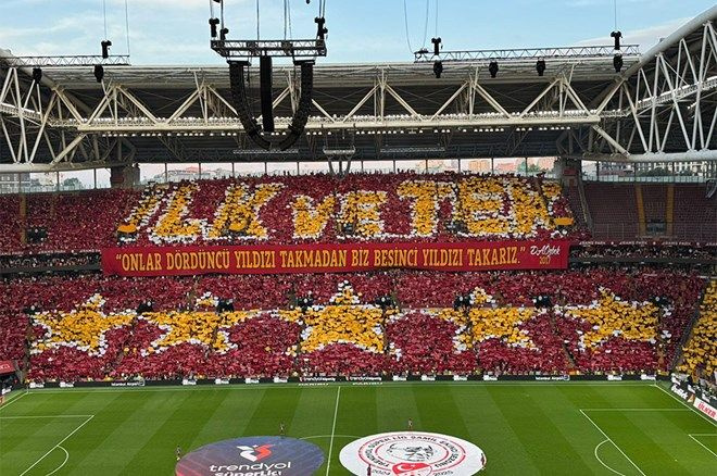 Galatasaray'dan dev koreografi: Jose Mourinho ve Fenerbahçe'ye olay gönderme!