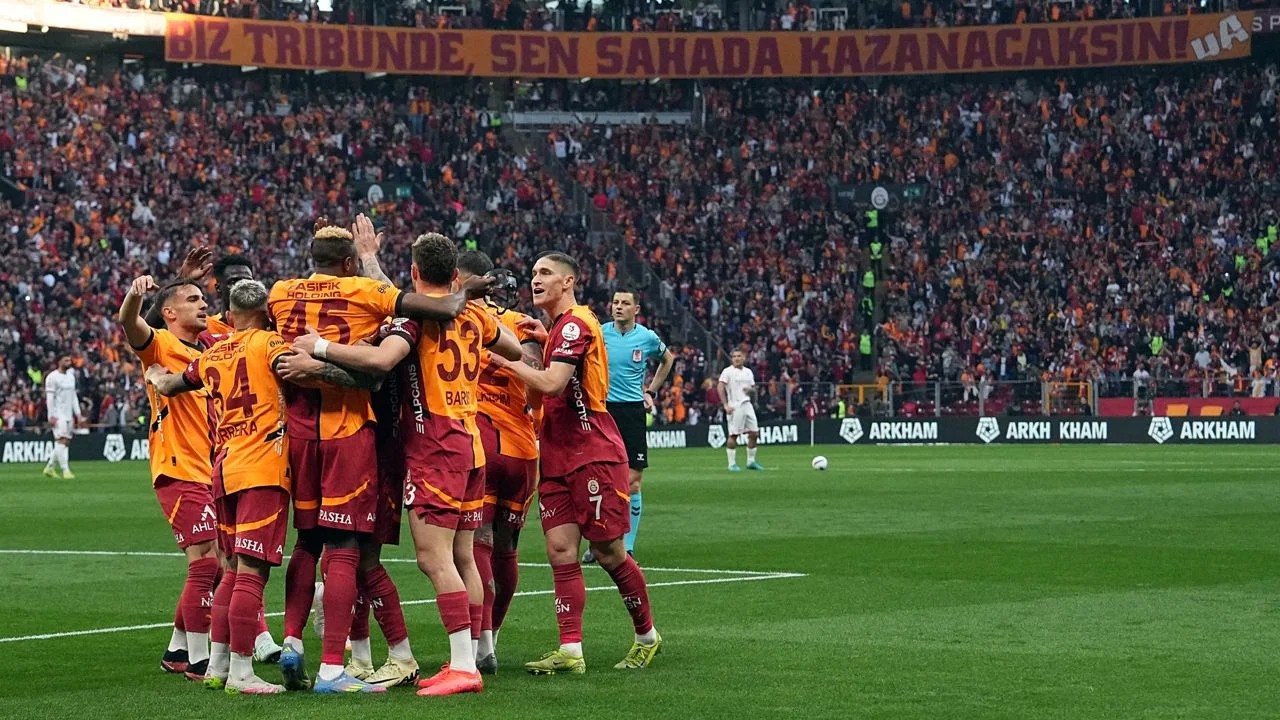 Galatasaray'ın Başakşehir maçı ilk 11'i belli oldu! Victor Osimhen, Dries Mertens ve Fernando Muslera için veda maçı