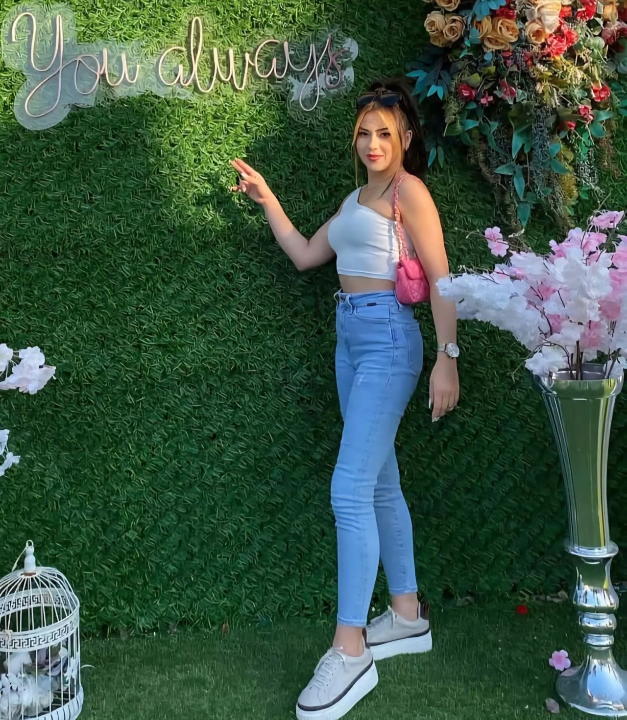 Gece 5. kattan düşen genç Elif Atalay'ın cansız bedenini sabah komşuları buldu