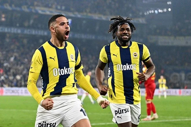 Fenerbahçe'de bir ayrılık daha: Paylaşım yaparak duyurdu!