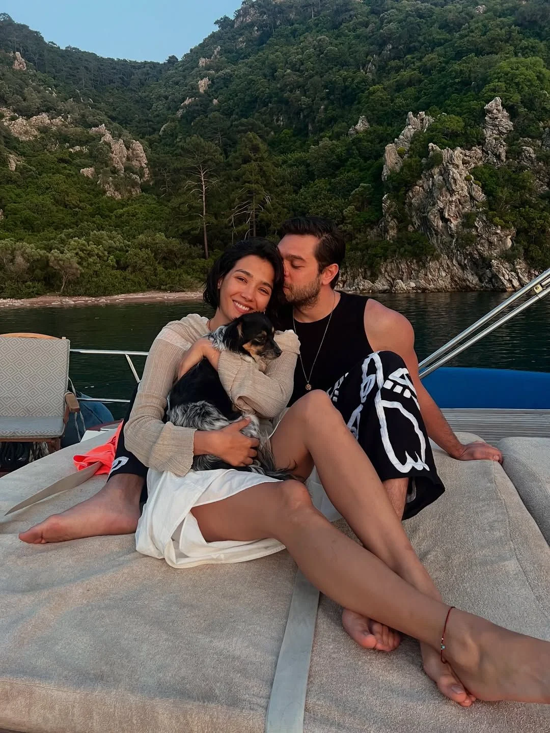 Aybüke Pusat ve Furkan Andıç’tan romantik tatil kareleri! Yeni imajı dikkat çekti
