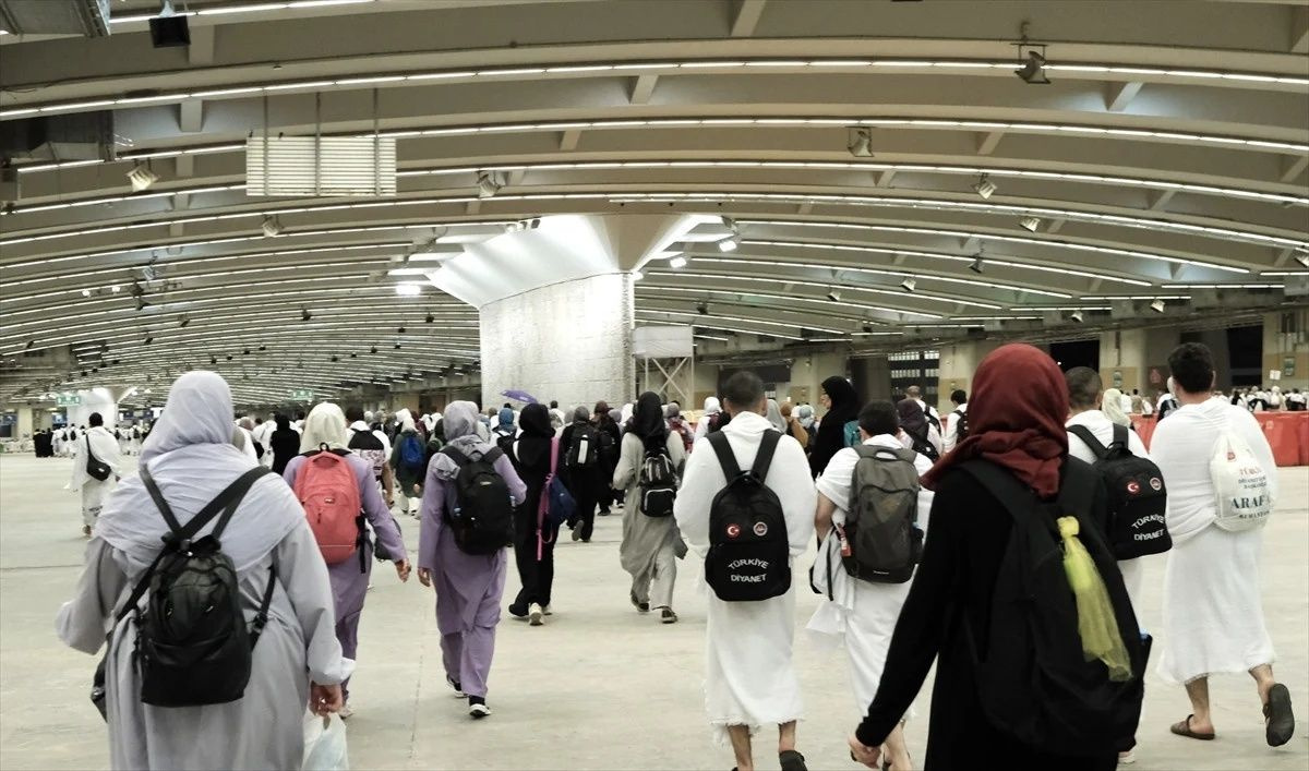 2,5 milyon Müslüman hacı oldu: Kutsal topraklarda şeytan taşlandı, hac görevleri tamamlandı