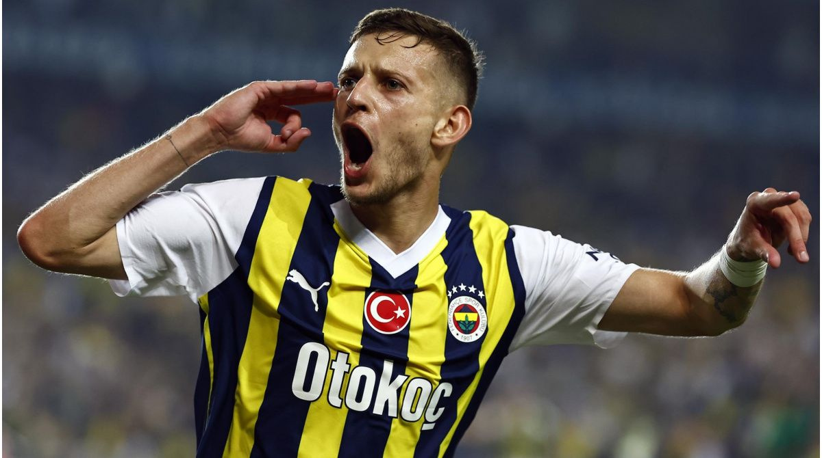 Fenerbahçe'nin Yıldızının Dolabında GS Store Poşeti Çıktı