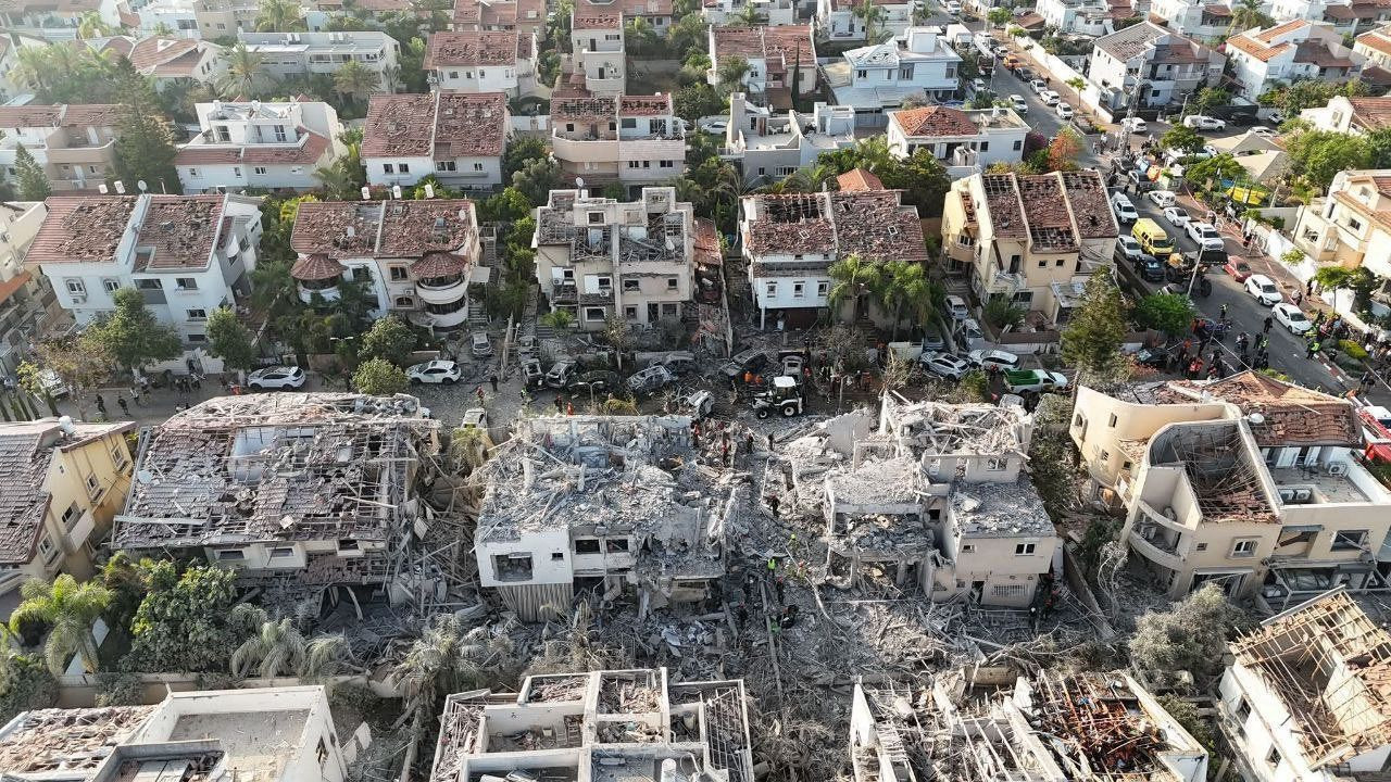 Tel-Aviv bu hale getirildi! Füze yağmuru şeklindeki İran misillemesinde bilanço ağır