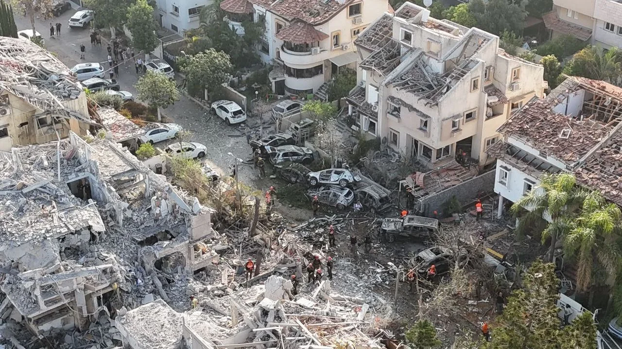 Tel-Aviv bu hale getirildi! Füze yağmuru şeklindeki İran misillemesinde bilanço ağır