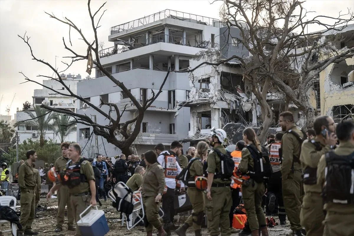 İran’dan İsrail'e füze yağmuru: Tel Aviv başta olmak üzere birçok kentte "akılalmaz yıkım"