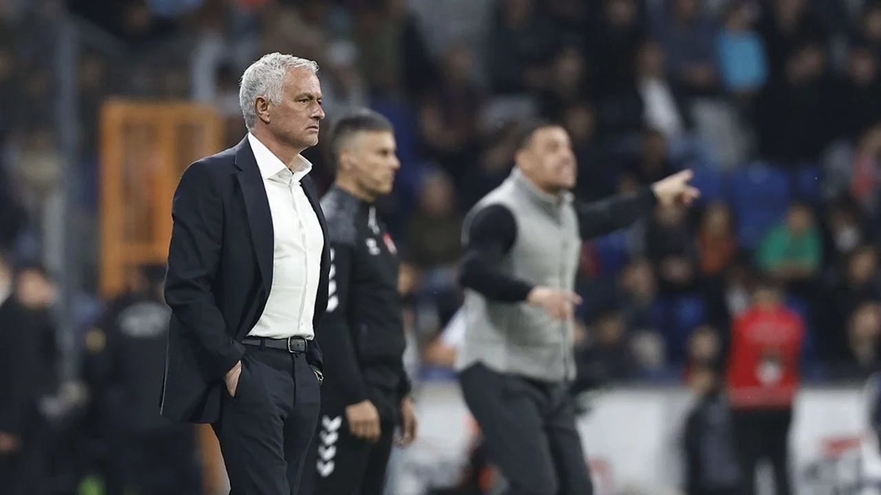 Fenerbahçe'de Jose Mourinho'nun İstemediği İsim ile Yollar Ayrılıyor: Dinamo Zagreb İle Anlaşma Sağladı!
