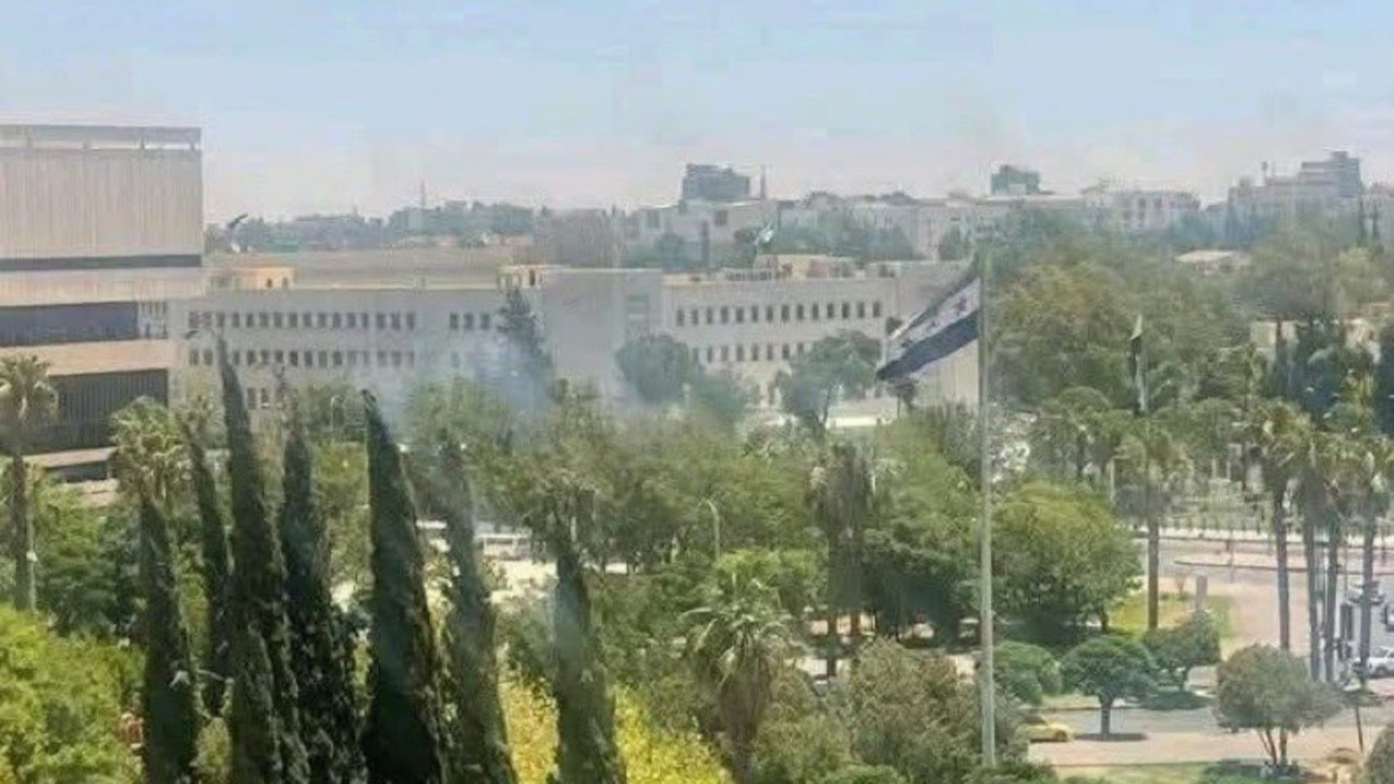 İsrail, Suriye Genelkurmay Karargahını 2. kez vurdu: Şam’da art arda patlamalar, Dürzî bölgesine kara harekâtı iddiası