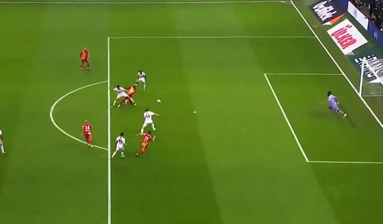 Dev derbide iki takım penaltı bekledi, bir gol iptal edildi! - Resim : 2