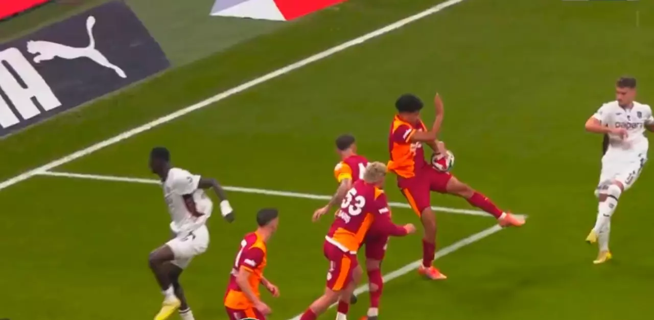 Dev derbide iki takım penaltı bekledi, bir gol iptal edildi! - Resim : 3