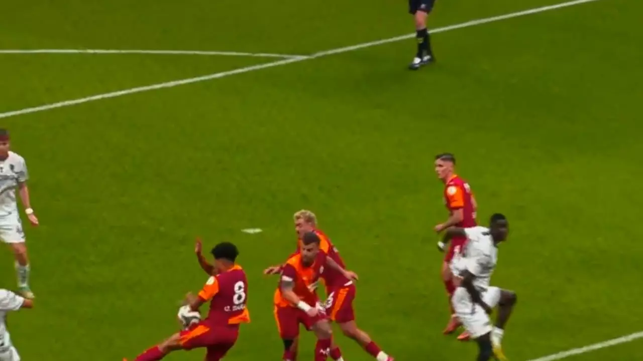 Dev derbide iki takım penaltı bekledi, bir gol iptal edildi! - Resim : 4